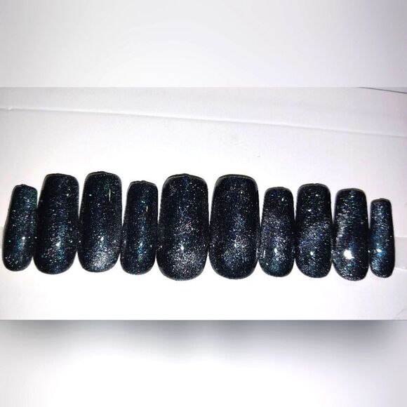 Hand crafted custom 10pc acrylic press on nails - Picture 4 of 7